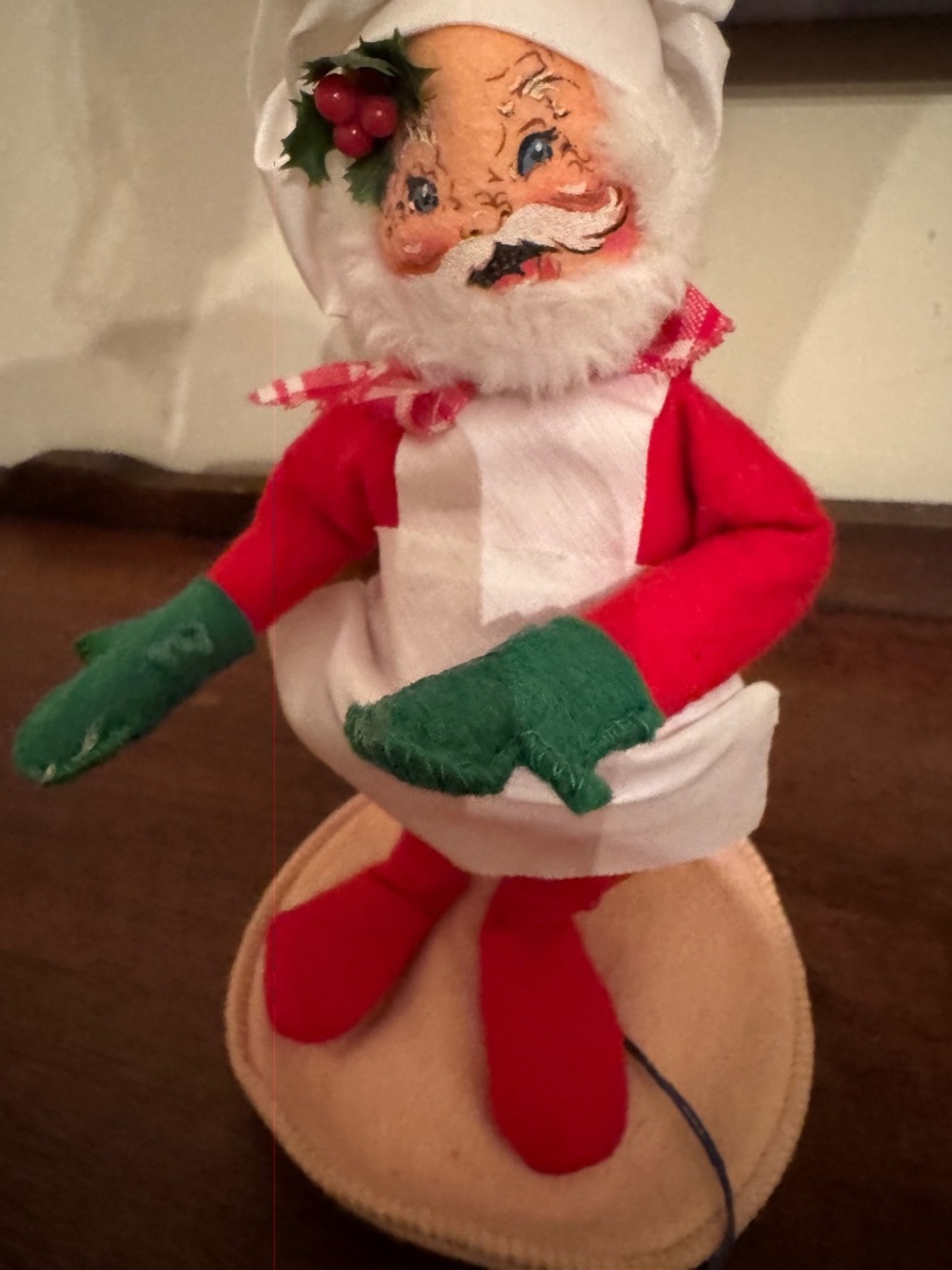 Vintage 1993 Annalee Santa Baking tag 5045